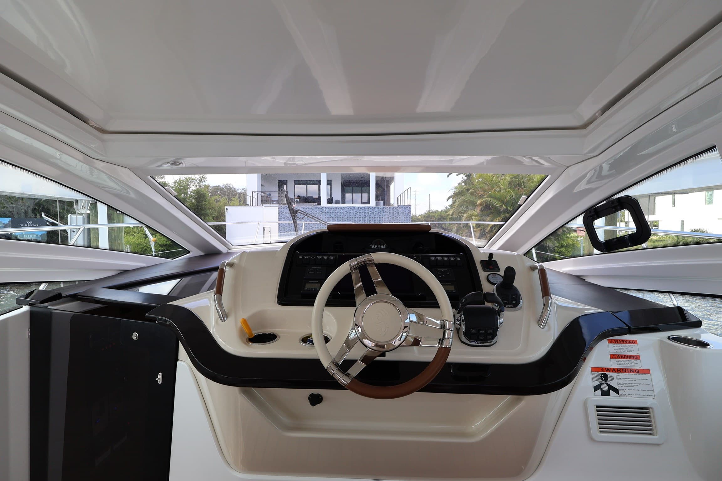 The Gran Turismo 40 helm with its wood-rimmed wheel and joystick docking control